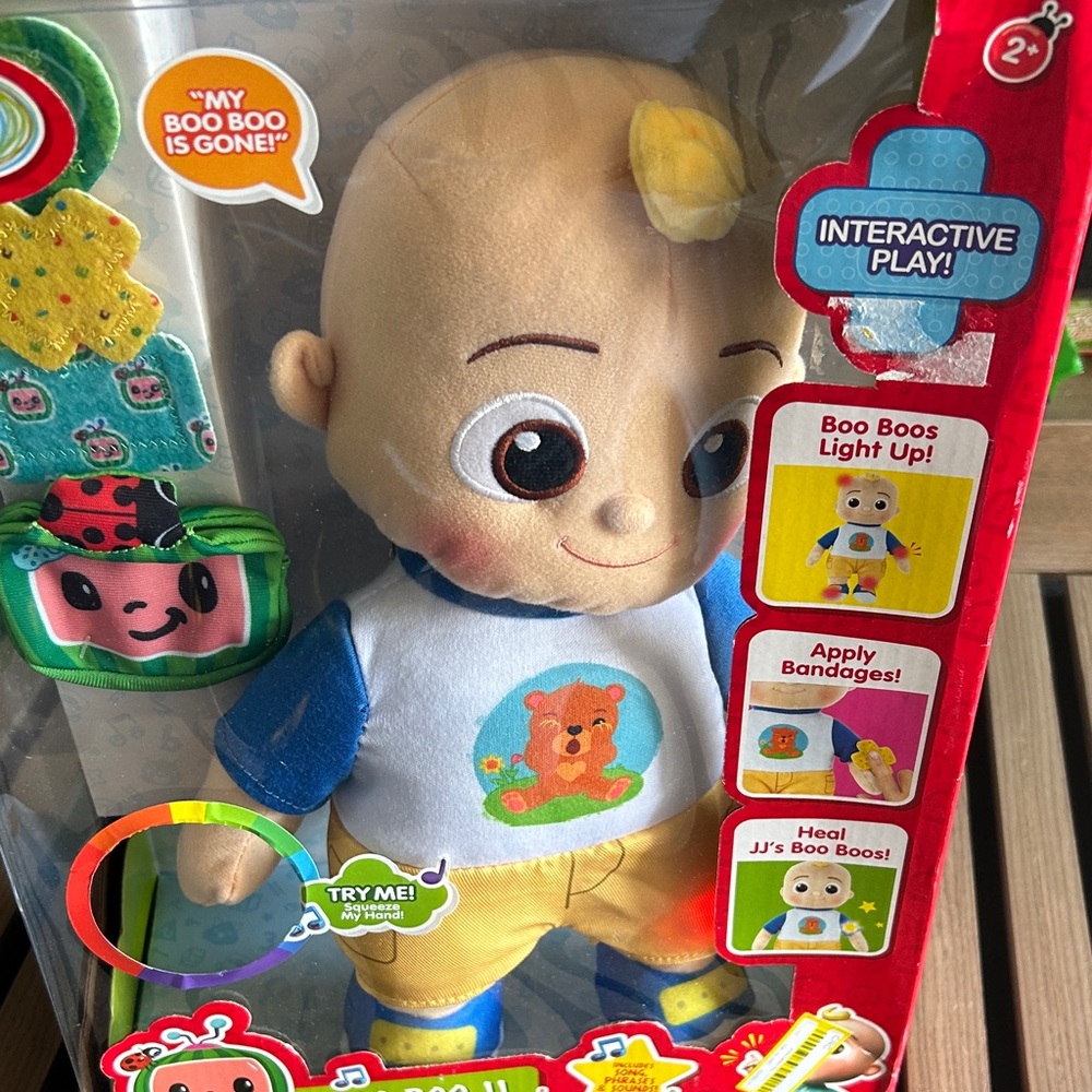 Coco melón  Plush Toy with Light-Up Features